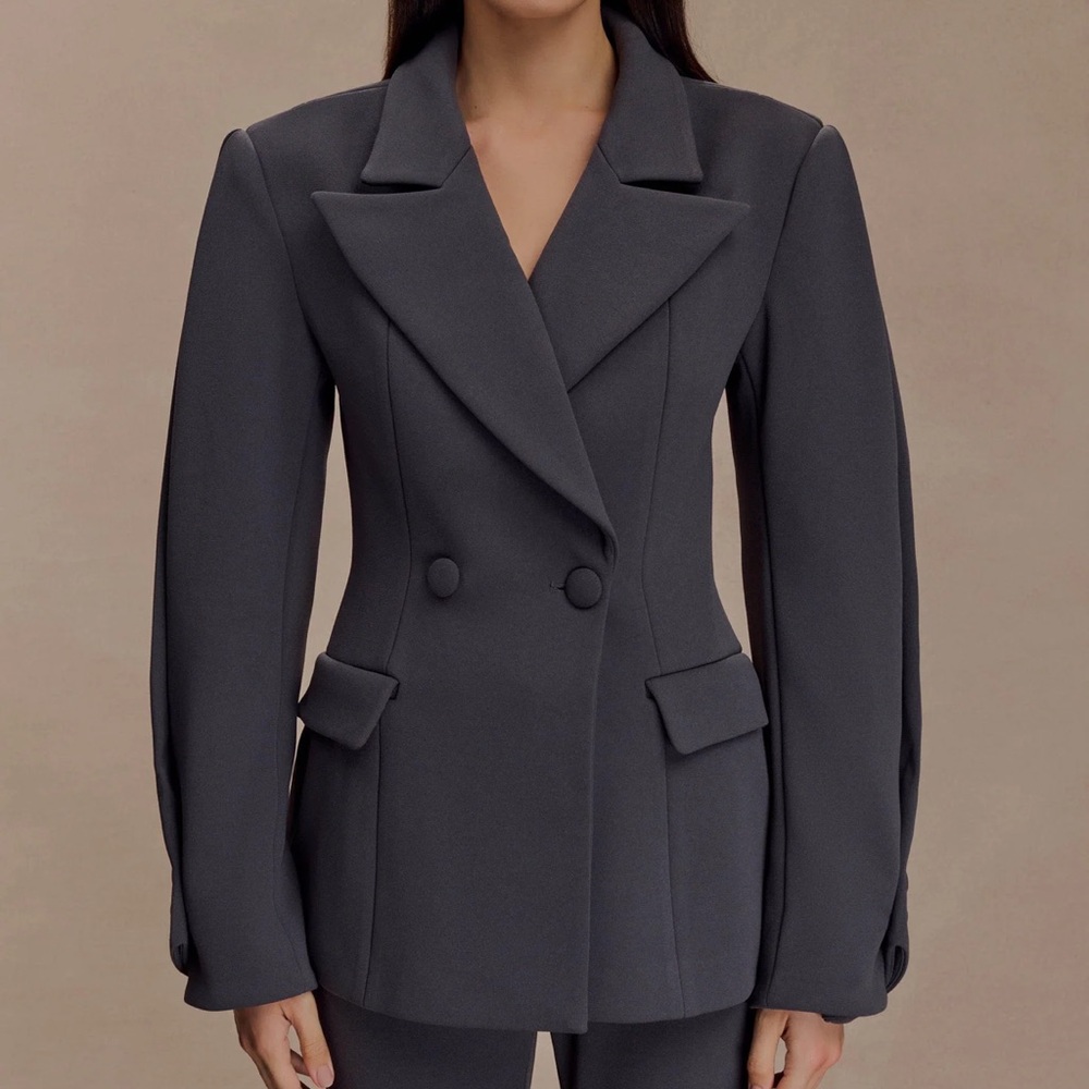 NWT. MESHKI Wesley Structured Blazer - Charcoal Shadow